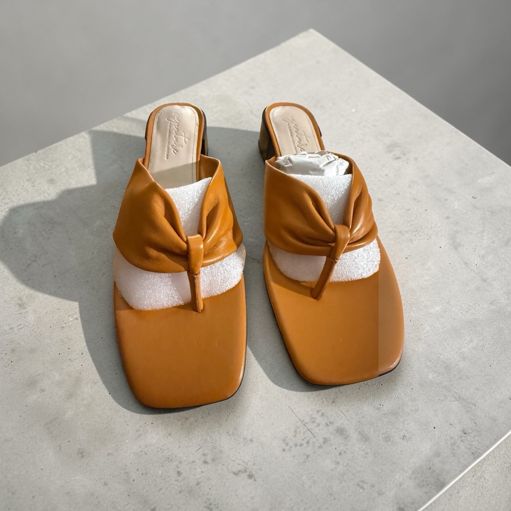 Journee Francine Collection Tan Knot-Front Square Toe Sandals Heels 1 1/2 NWOT
